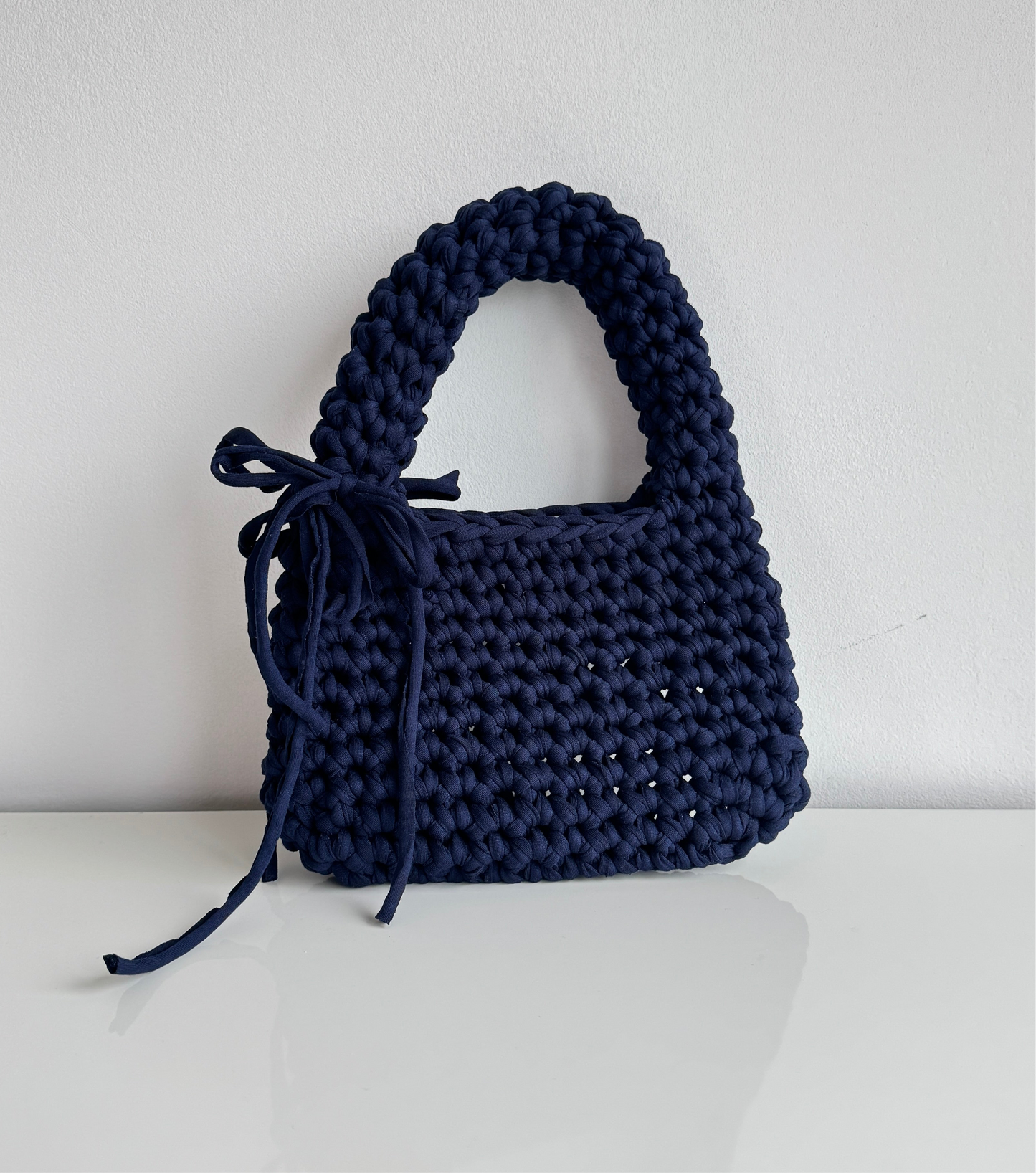 Lia | elegant & auffällig in Dunkelblau