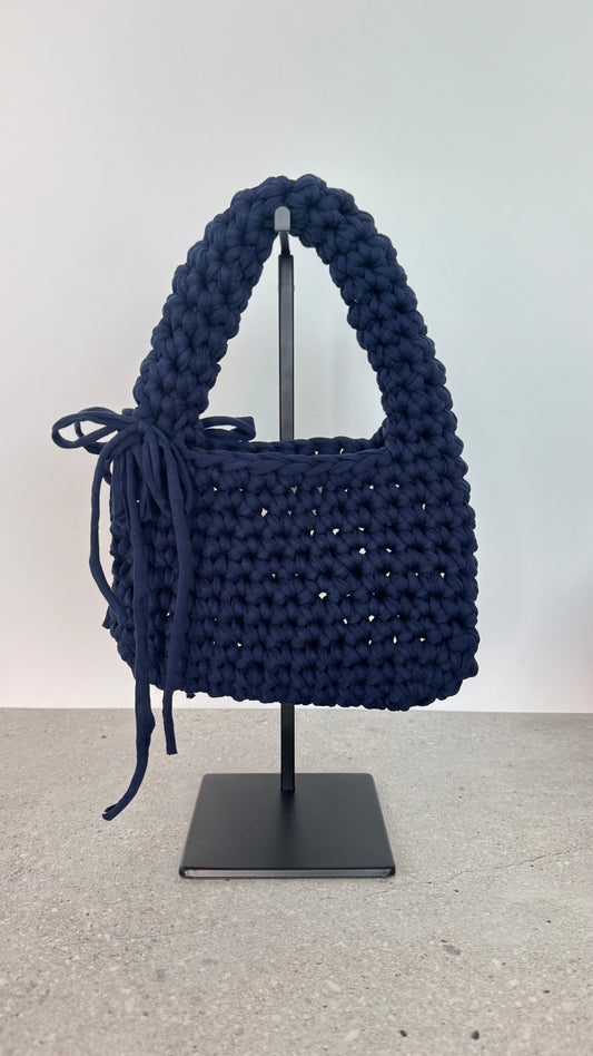 Lia | elegant & auffällig in Dunkelblau