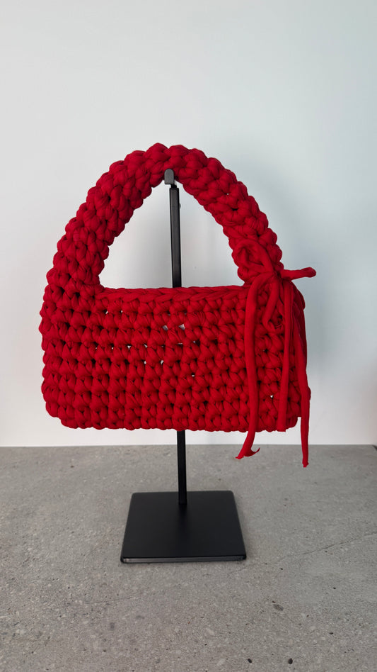 Lia | elegant & auffällig in Rot